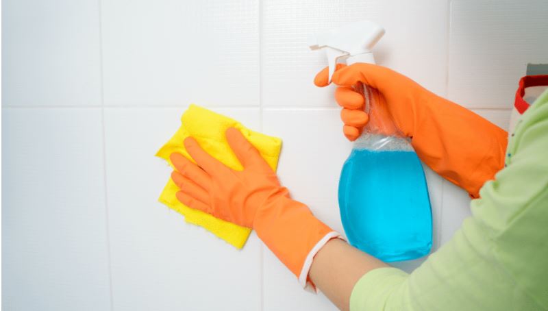 Ειδικό καθαριστικό για μούχλα στο μπάνιο και για αντιμετώπιση της μυρωδιάς της μούχλας